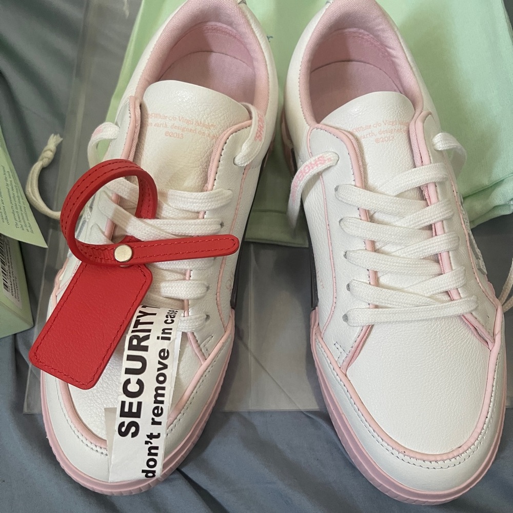 Off-White Pink White Low Vulcanized Outlined sneakers size 37 EU (7 US)